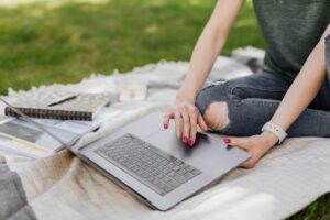 how to create an online course and earn passively